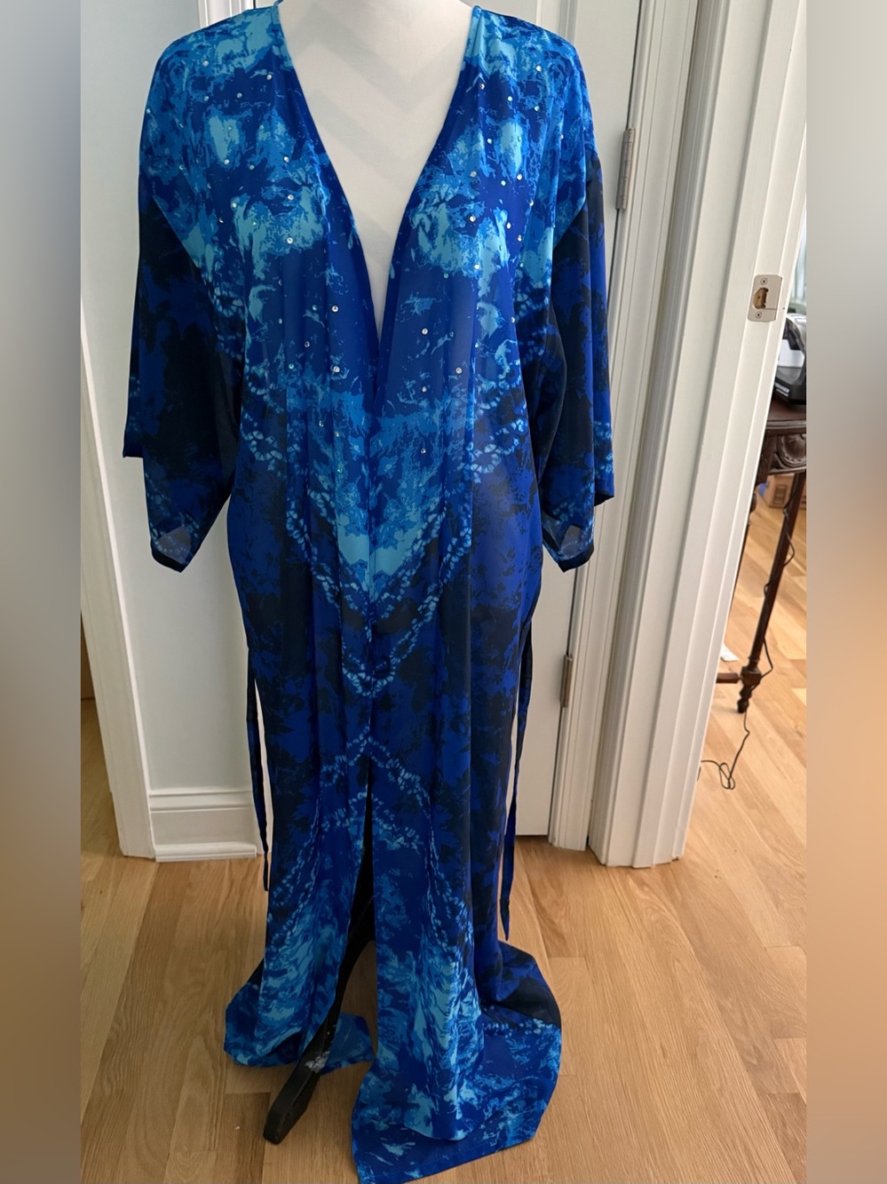 NWOT - Venus Stunning Beach Cover/Robe w/ Rhinestone Detailing - Picture 2 of 9